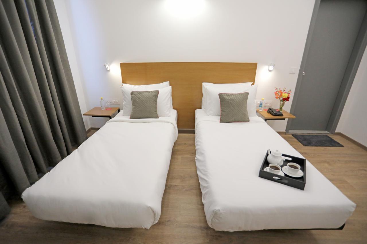 Oyo Townhouse 027 Sector 15 Gurgaon Hotel Ngoại thất bức ảnh